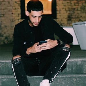 Meet your Posher, Eazyy 🏋🏽‍♂️